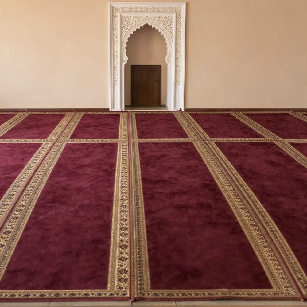 صفوف زربية مسجد منتظمة باتجاه المحراب